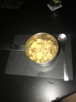 Mango and apple crumble at Portovello in Ourense