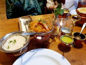 Aloo gobi matar (vegan), plain basmati rice and a selection of sauces (most likely vegan) at Gate of India in Krakow