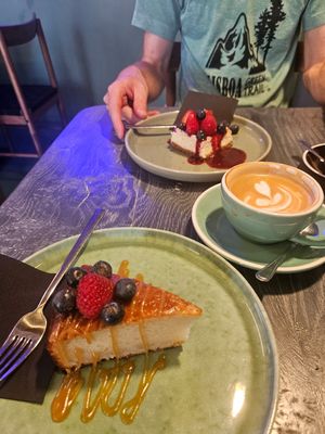 Lemon vegan cake at Dede's in Lisbon