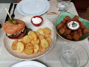 Mushrooms and Chucrut burguer at Dorothy's Veggie Bistro in La Cueva