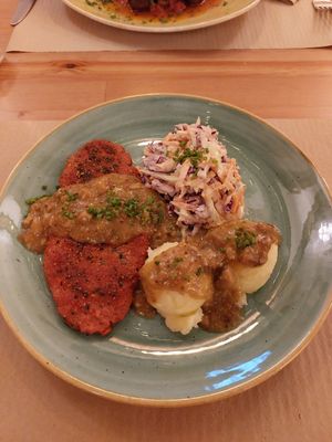 Filete salisbury at Dorothy's Veggie Bistro in La Cueva