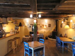 Salón interior at Dorothy's Veggie Bistro in La Cueva