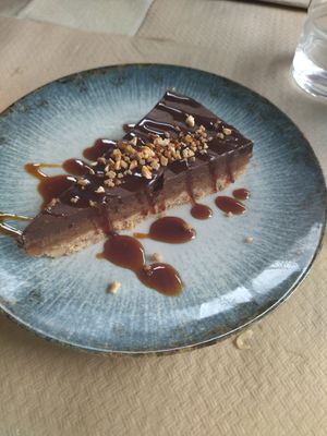 Tarta Twix at Dorothy's Veggie Bistro in La Cueva