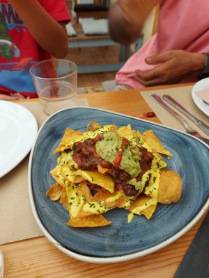 Nachos con Chili y no queso y vegan burguer at Dorothy's Veggie Bistro in La Cueva