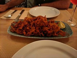 Tempura de curry y lima at Dorothy's Veggie Bistro in La Cueva