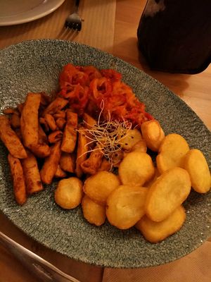 "NoPollo" a la sartén at Dorothy's Veggie Bistro in La Cueva