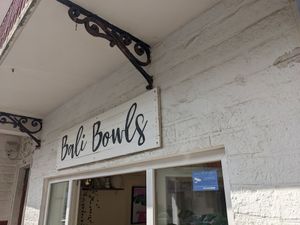 Sign at Bali Bowls 2 in Biarritz