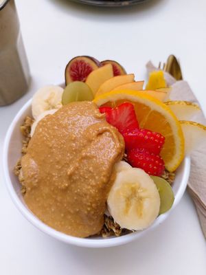 Acaii bowl small with homemade peanut butter at Bali Bowls 2 in Biarritz
