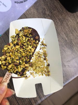 Pretty generous topping :DD at Anjuna Ice Pops - Pozsonyi Ut in Budapest