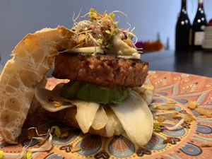 Hamburguesa vegana  at Lolín Cafe in Badalona