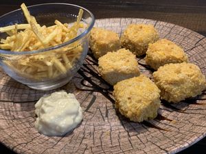 Crispy nuguets at Lolín Cafe in Badalona