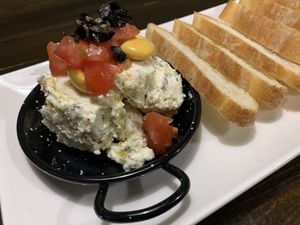 Terikafteeri griego queso feta y guindilla verde at Lolín Cafe in Badalona
