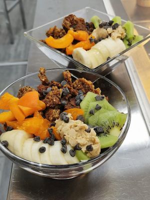 Superbowl - acai, granola, chia, banana, kiwi.. at Acai and Salad in Zagreb