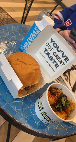 amazing food! the chicky park sandwich and a side of mac and cheese 100% vegan!!  at Beatnic - Fashion District in New York City