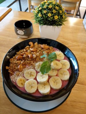 Special smoothie bowl at CV Cafe in Kampot