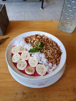 Special smoothie bowl (vegan) at CV Cafe in Kampot