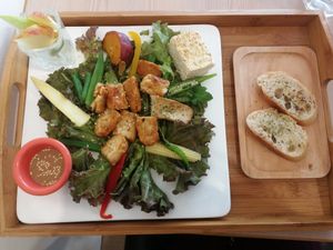 Tempeh salad at Rì Shài Guǒ 曰曬果 - Sun Aroma in Hualien