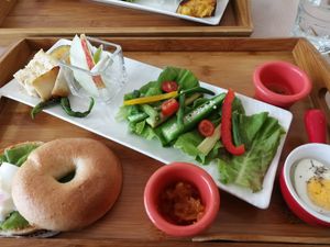 Salad with bagel at Rì Shài Guǒ 曰曬果 - Sun Aroma in Hualien