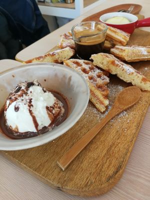 gluten-free waffles with icecream at Rì Shài Guǒ 曰曬果 - Sun Aroma in Hualien