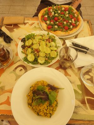 Veganes Risotto, veganer Salat & vegane Pizza mit Tofu at Maslina in Rijeka