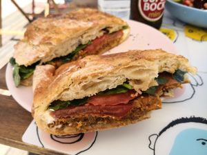 Bocadillo vegano con lentellas at BeCycle in Ovar