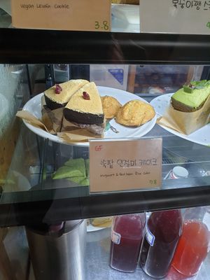 mugwort is so korean at Apbbang - Future Bakery 앞으로의 빵집 in Seoul