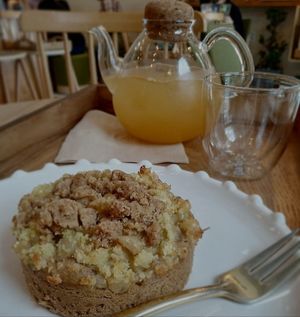 Apple tart and kombucha at Apbbang - Future Bakery 앞으로의 빵집 in Seoul