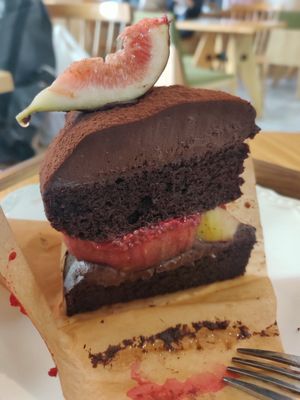 Chocolate cake with figs at Apbbang - Future Bakery 앞으로의 빵집 in Seoul
