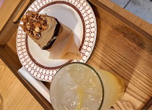 Mocca caramel cake and yuzu ade at Apbbang - Future Bakery 앞으로의 빵집 in Seoul