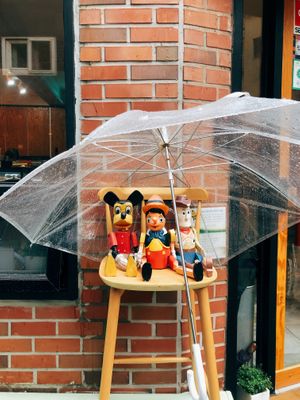 They put an umbrella on their toys!  (uWu) at Apbbang - Future Bakery 앞으로의 빵집 in Seoul