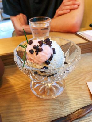 ICE CREAM!! :D at Apbbang - Future Bakery 앞으로의 빵집 in Seoul
