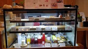 Come early because the display class empties out at the end of the day! at Apbbang - Future Bakery 앞으로의 빵집 in Seoul