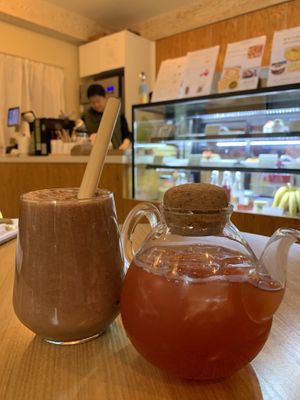 Chocolate coconut latte and kombucha  at Apbbang - Future Bakery 앞으로의 빵집 in Seoul