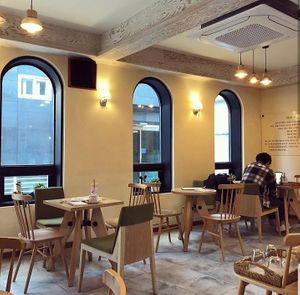 Cozy & comfortable at Apbbang - Future Bakery 앞으로의 빵집 in Seoul