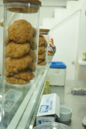 Oatmeal and chocolate chip cookies at Girasoles Restaurante Vegetariano in Cartagena