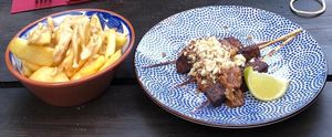 Fries and saté at Konijnenvoer in Arnhem