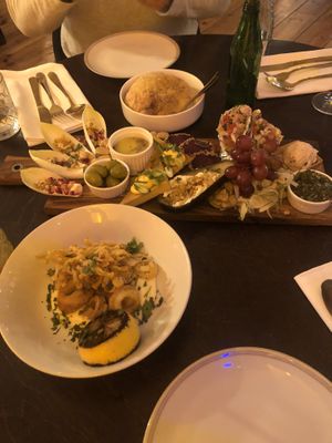 Sharing platter and calamari fritti at Konijnenvoer in Arnhem