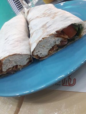 "Zinger" wrap at Bayt Sara in Amman