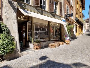 Exterior and outdoor seating at Batavia Epicerie Moderne in Biel