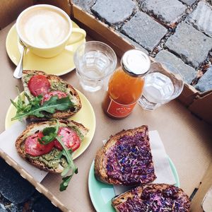 Vegan breakfast at Batavia Epicerie Moderne in Biel