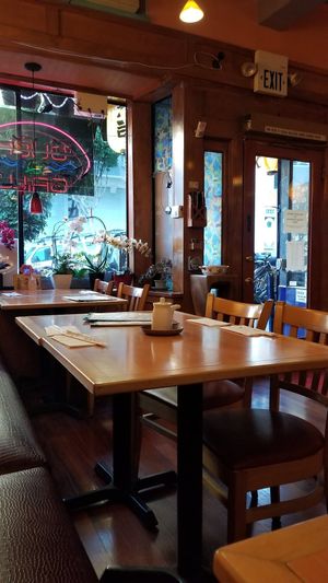 Dining area at Grandeho Kamekyo in San Francisco
