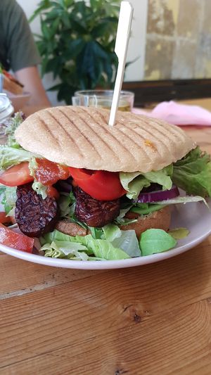 Tempeh Burger at Vleischerei in Leipzig