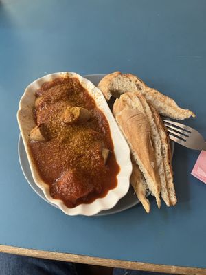 Cürrywürst mit Brot  at Vleischerei in Leipzig