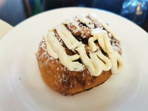 Vegan cinnamon roll with cream at Mad Apple in Launceston