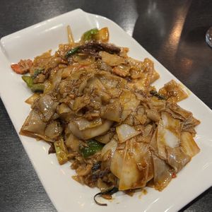 drunken noodles with mock duck  at Thotsakan in San Diego