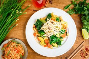 vegan pad thaï at Kapunka - St Sauveur in Paris