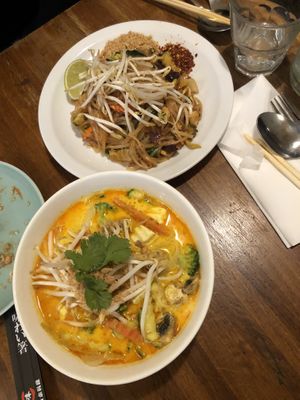 Pad thai  at Kapunka - St Sauveur in Paris