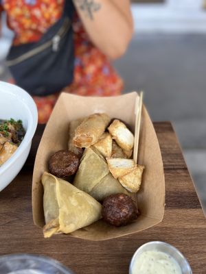 Assortiment de finger phood 🍢🌱 - 13€  at La Cantine Viêtgétarienne in Paris