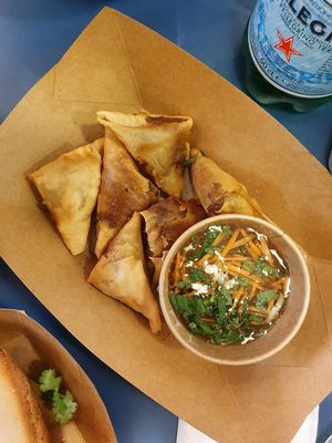 Veggie samosas at La Cantine Viêtgétarienne in Paris