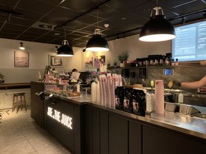 Joe & The Juice at AMS - Joe & The Juice  in Schiphol